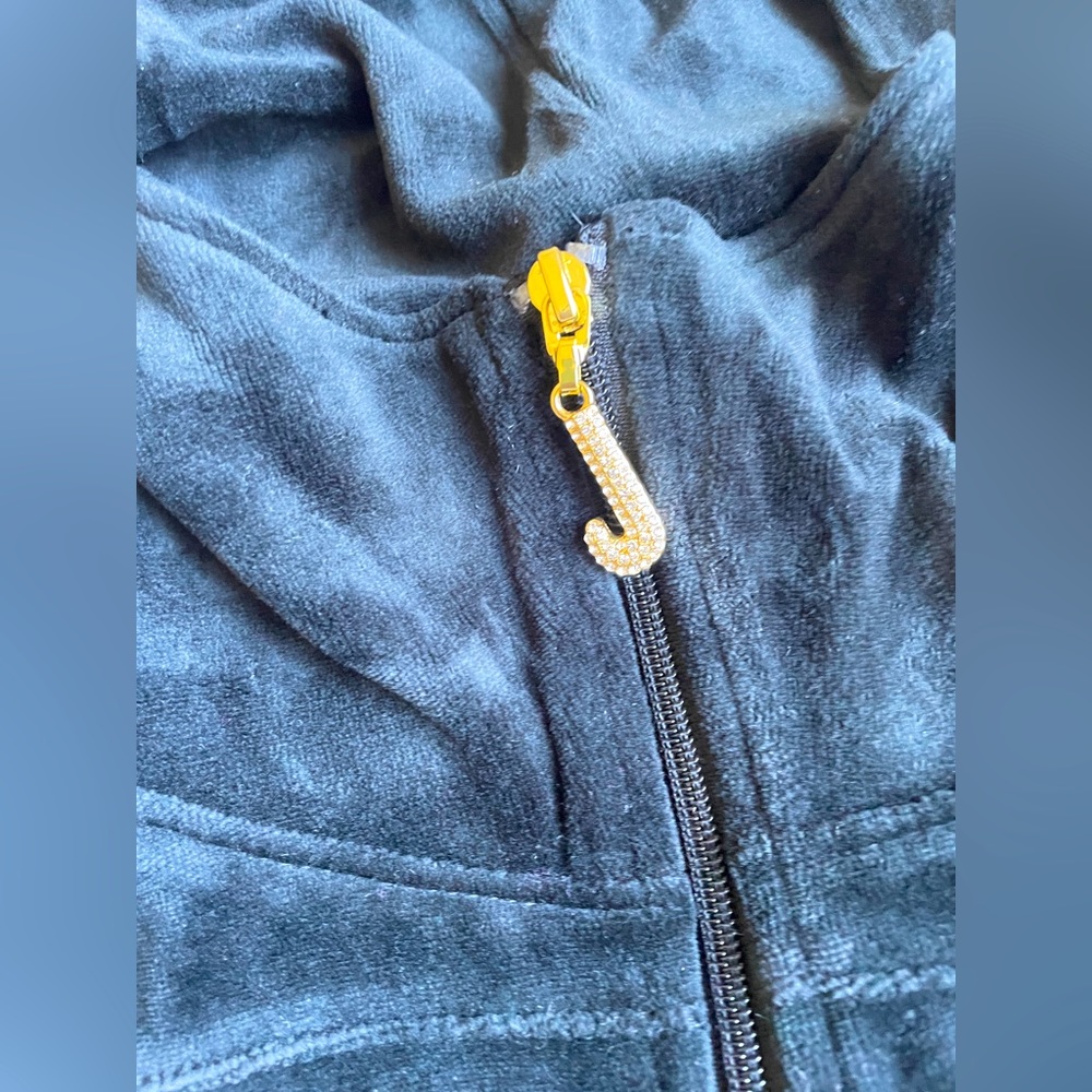 All-match classic pure black jacket, gold zipper buckle head full of diamonds